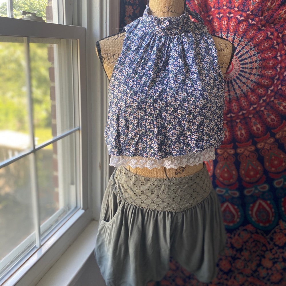 Floral crop top with lace underlay